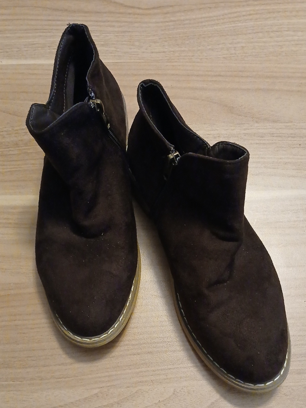 Seven7 "Cisco Kid" Dark Brown Faux Suede Booties with Side Zipper in Size 7